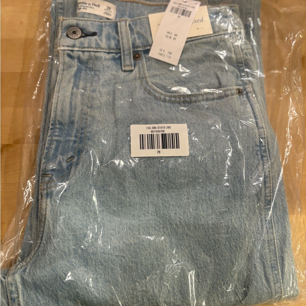 High Rise 90s Relaxed Jeans - Picture 2 of 3